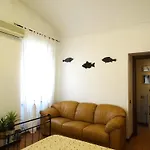2 Bedroom For 4 Quiet Tram 8 To Trastevere Vatican * Řím