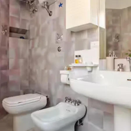 아파트 2 Bedroom For 4 Quiet Tram 8 To Trastevere Vatican
